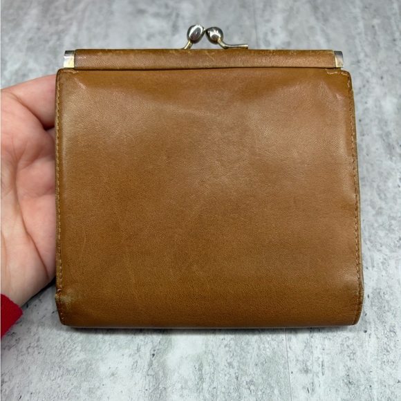 Vintage Gucci Leather Compact Wallet Kiss Lock Camel Tan Soft - Picture 2 of 13